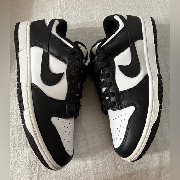 Nike Men's Dunk Low Retro Sneaker size 9.5 black/white - Picture 1 of 10